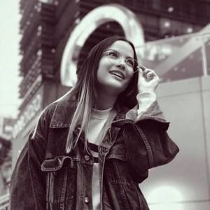 Meet your Posher, Daniela